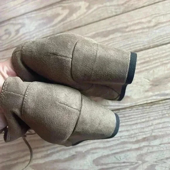 Unr8ted wedged ankle bootie size 8 - Picture 3 of 5